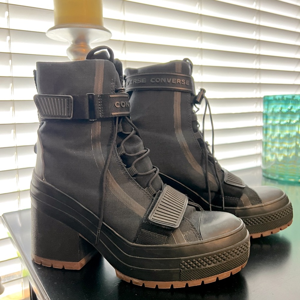 Women converse combat boots, 7.5